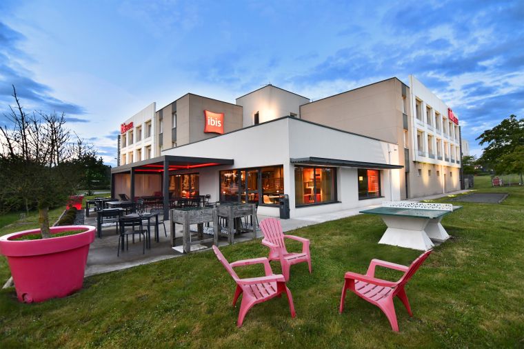 Terrasse de l'hotel Ibis Les Herbiers Puy-du-Fou