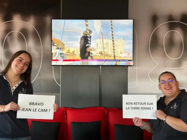 Nous ne sommes pas sur les abords du chenal,  mais toute l'équipe de l'ibis des Herbiers, vous félicite @jean_le_cam pour ce tour du monde en 85 jours ! ⛵

https://www.hotel-lesherbiers.com/
#hotelibislesherbiers #hotel #ibis #lesherbiers #toutcommenceenfinistere #jean_le_cam #vendeeglobe